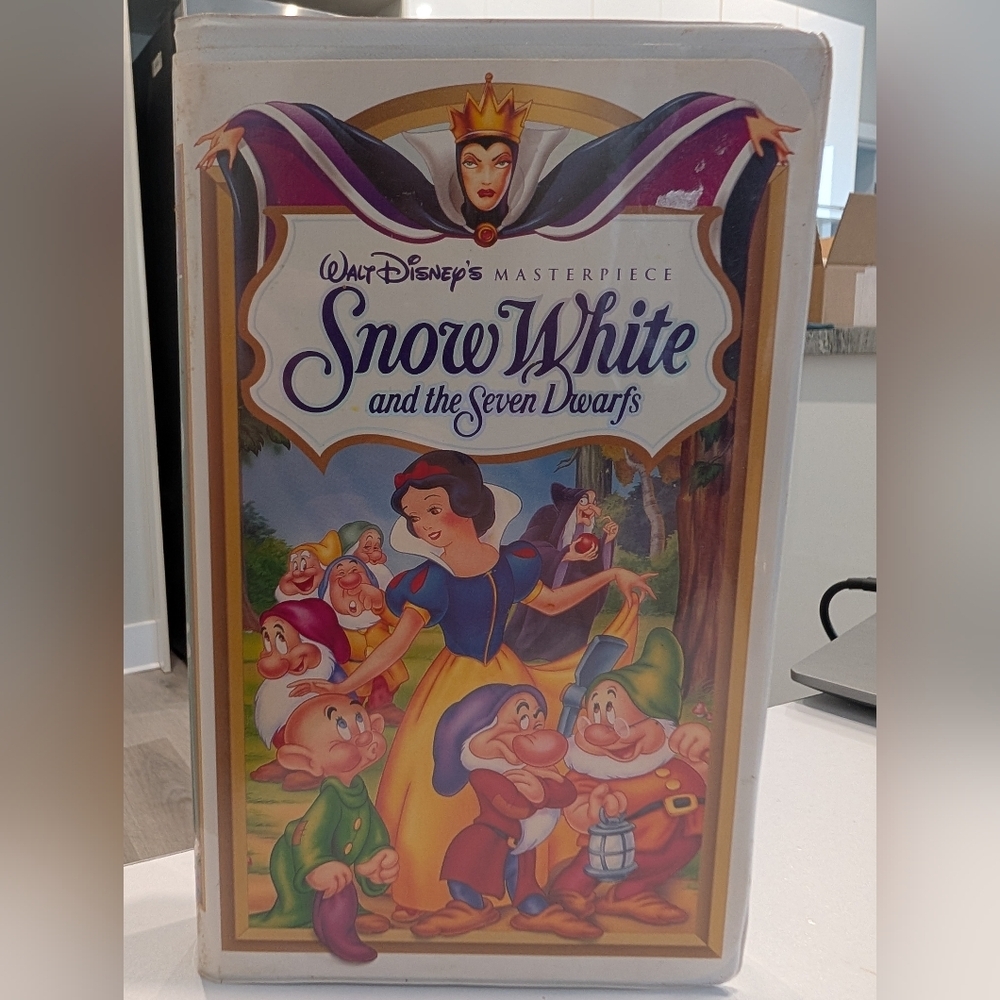 Disney Snow White and the Seven Dwarfs movie VHS